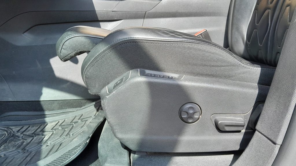 DRIVER SEAT SWITCHES