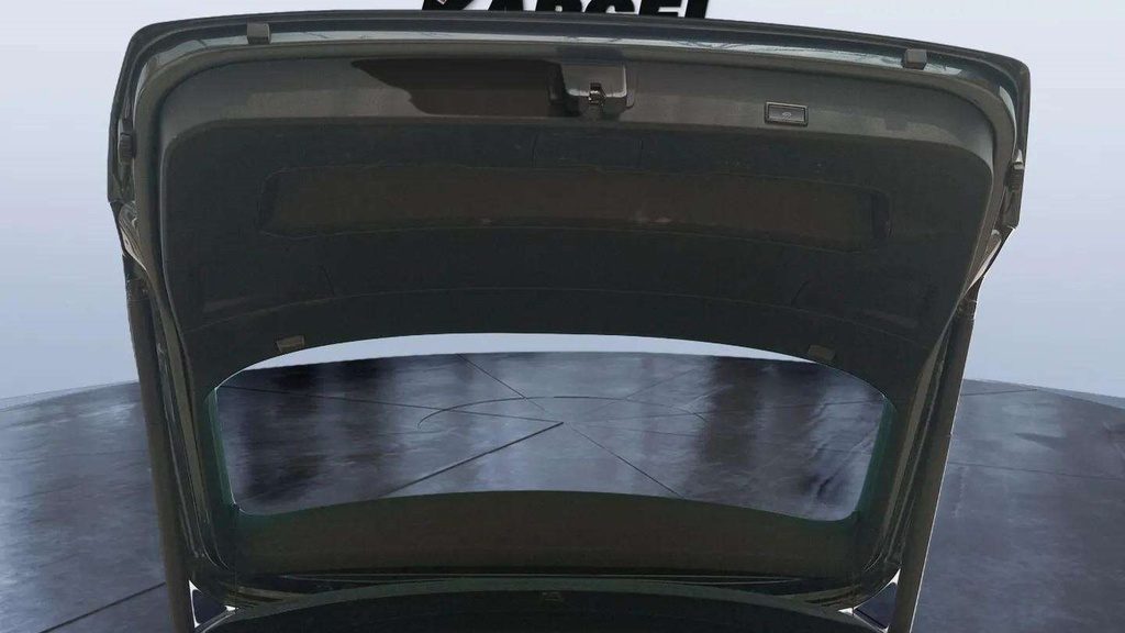 TRUNK HOOD