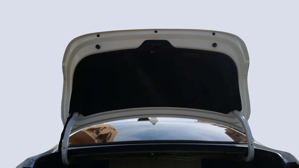 TRUNK HOOD
