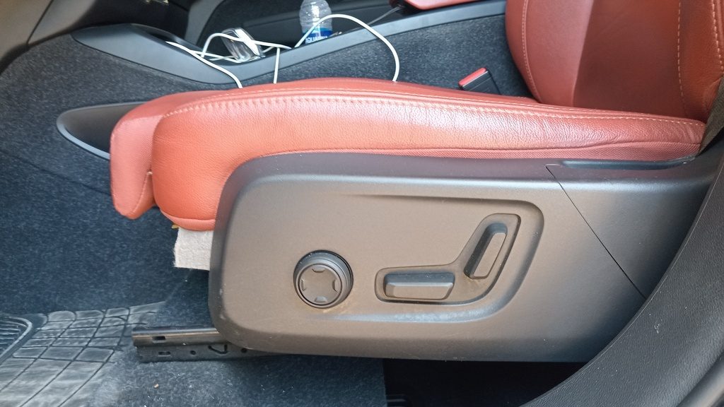 DRIVER SEAT SWITCHES
