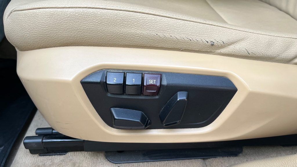 DRIVER SEAT SWITCHES